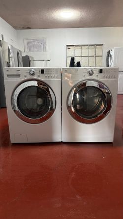Set of washer machine LG and gas dryer. In perfect conditions and works perfectly. Washer machine capacity of 4.5 and dryer capacity 7.4. Deliver to y
