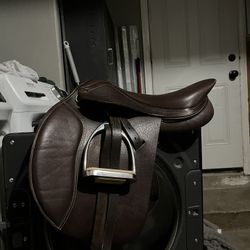 Club HDR close Contact Jumping Saddle