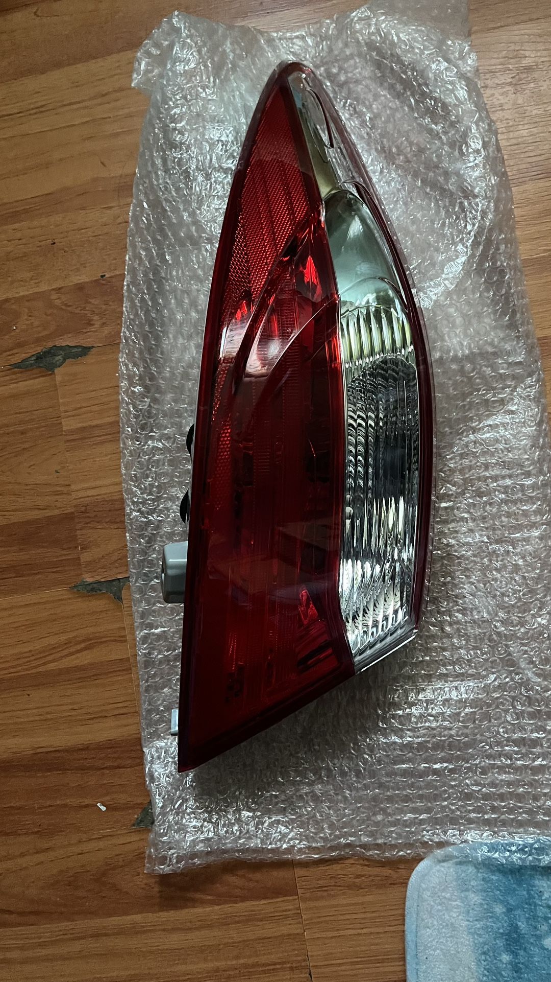 Luz trasera izquierda del lado del conductor del lado izquierdo montada en el panel del cuarto de CAMRY 15-17