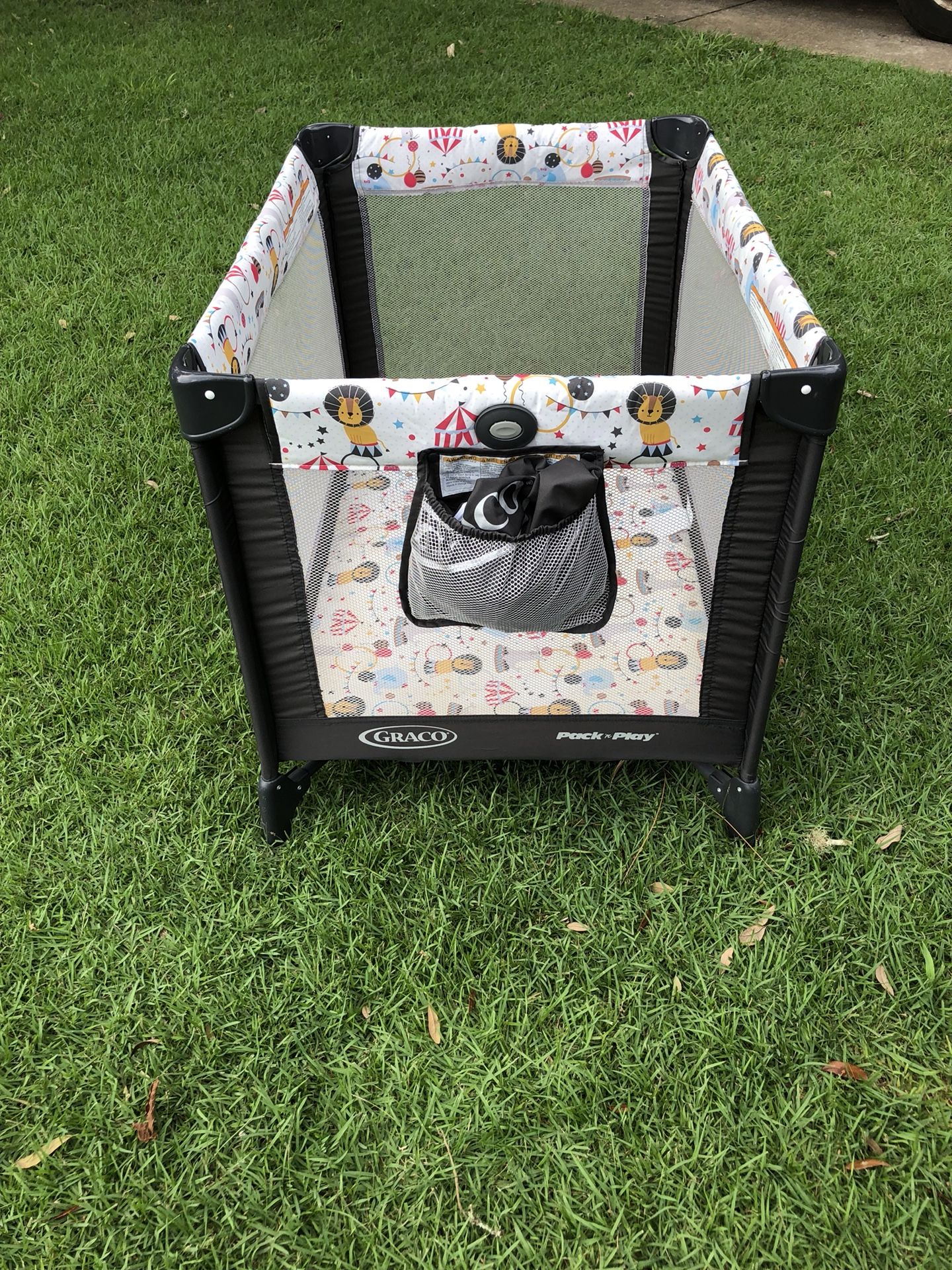 Graco pack n hotsell play circus time