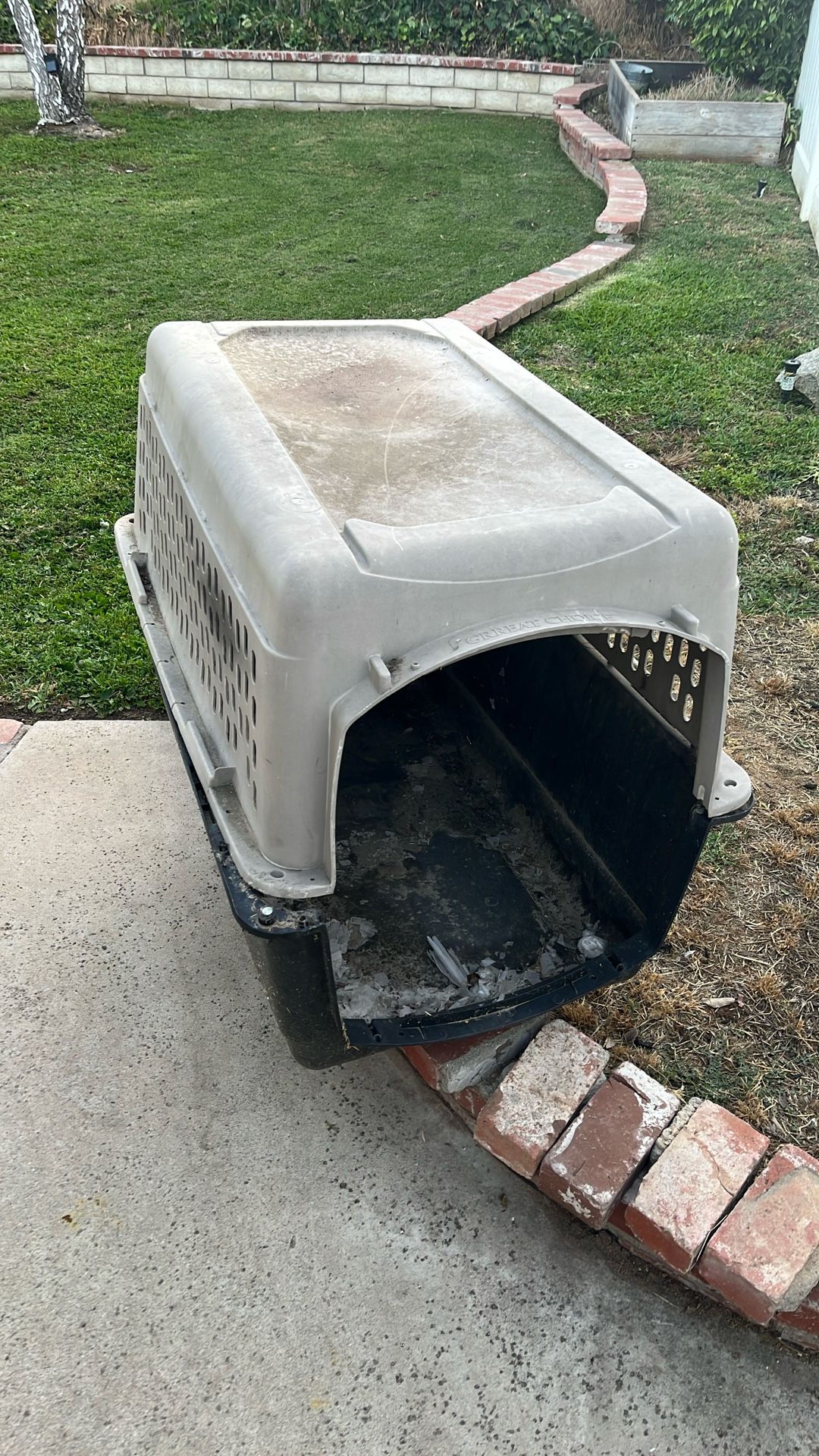 Free Dog kennel