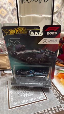 Hot Wheels Premium F1 2025 Mercedes-AMG Petronas #63