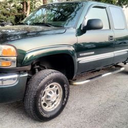 2004 GMC Sierra 2500hd 4x4 6.0  V8 Gas 