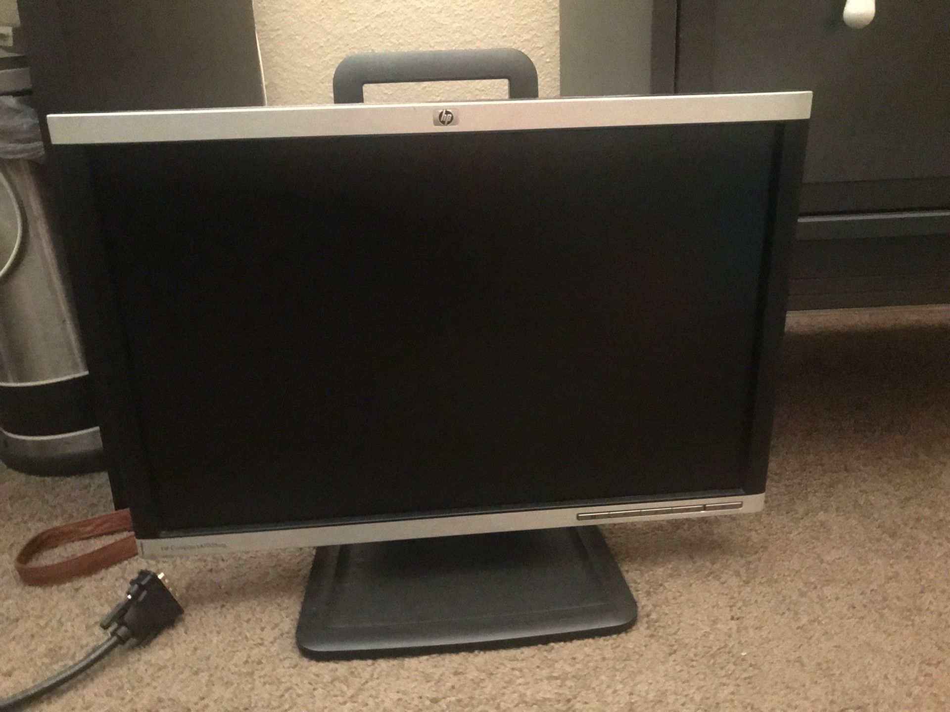 HP Computer Monitor 19” LCD screen | DV1 cord included