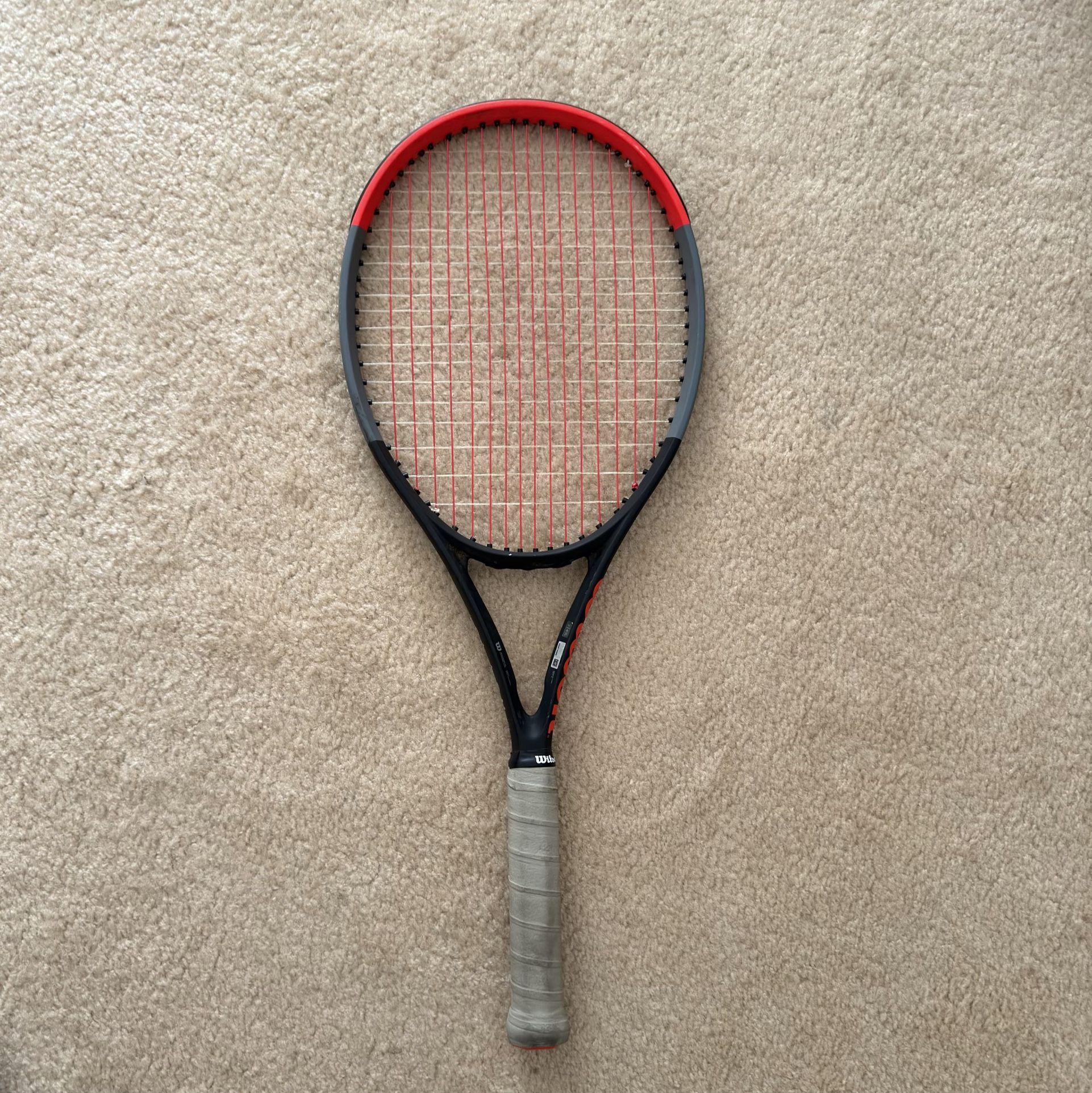 Wilson Clash 100 Tour tennis racket