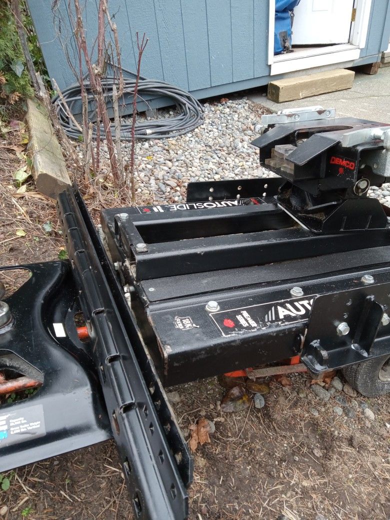 Demco,Auto- Slide.  With Reese Goose Neck