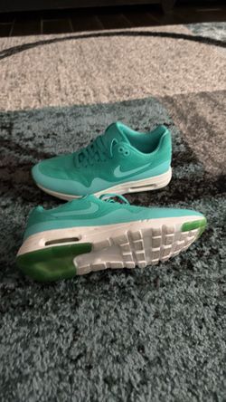 Woman’s Nike shoes size 7