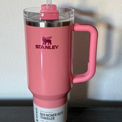 A New 40oz STANLEY Quencher H2.0 Tumbler Winter Berry Shimmer Pink