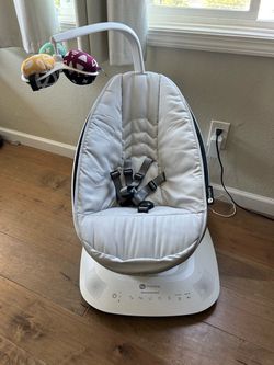 4 Moms Mamaroo bay swing