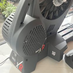 NEW Directo XR Bike Trainer  -  SWIFT Training