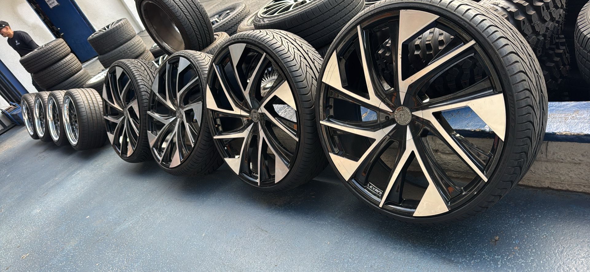 WHEELS LEXANI 28x10 CHEVY TAHOE YUKON DENALI
