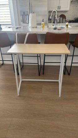 Collapsing desk