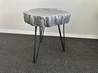 🚨 MOVING SALE! Unique Industrial Live Edge Accent/Side Table w/ Hairpin Legs