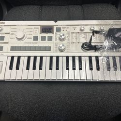 KORG MICRO KORG S  SYNTHESIZER 