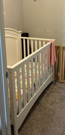 Convertible crib & mattress