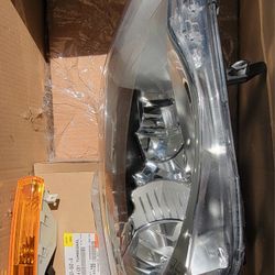 2009 to 2012 Volkswagen Headlight and Turn Signal ( OEM Right Side)