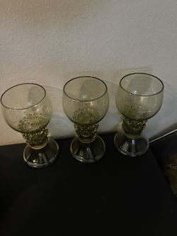 3 Round Glass Cups