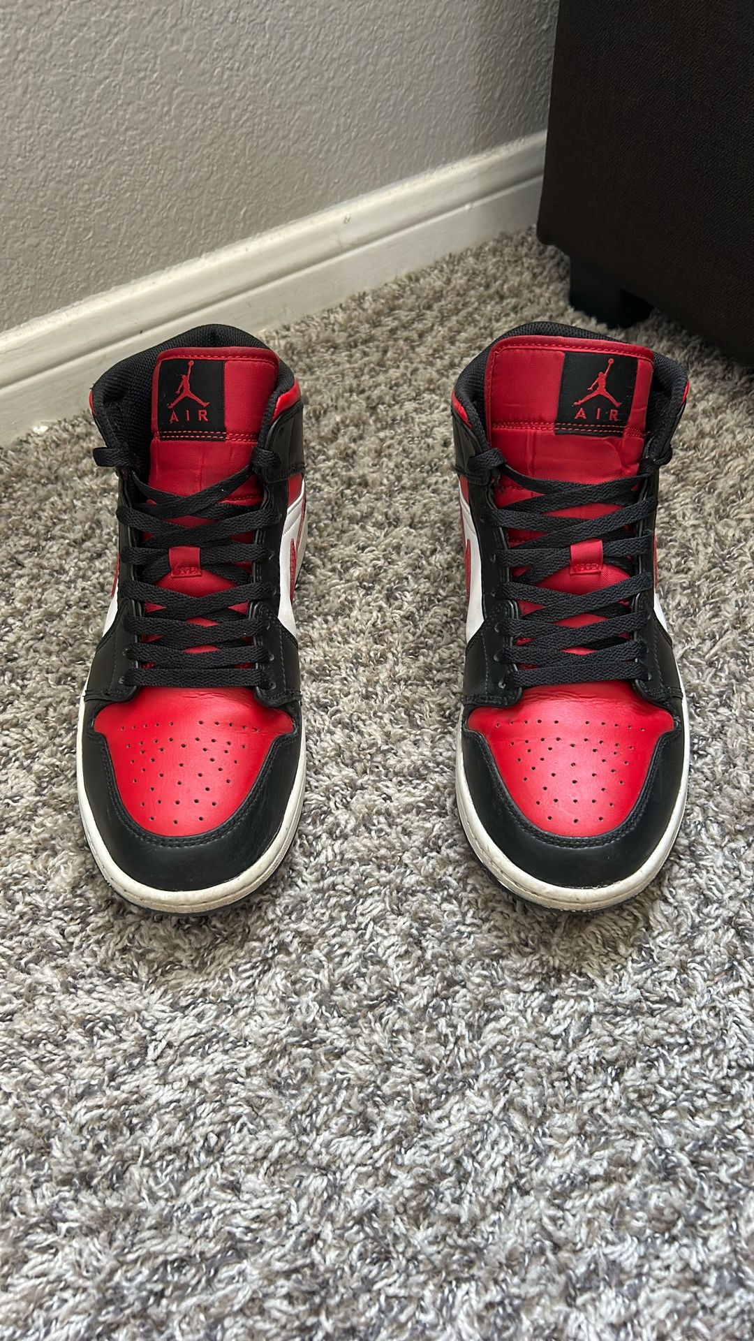 Jordan 1 Mid ‘Bred Toe’