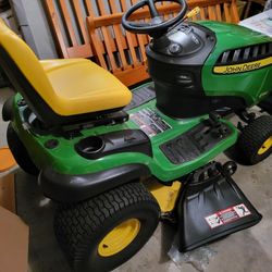 John Deere Lawnmower 