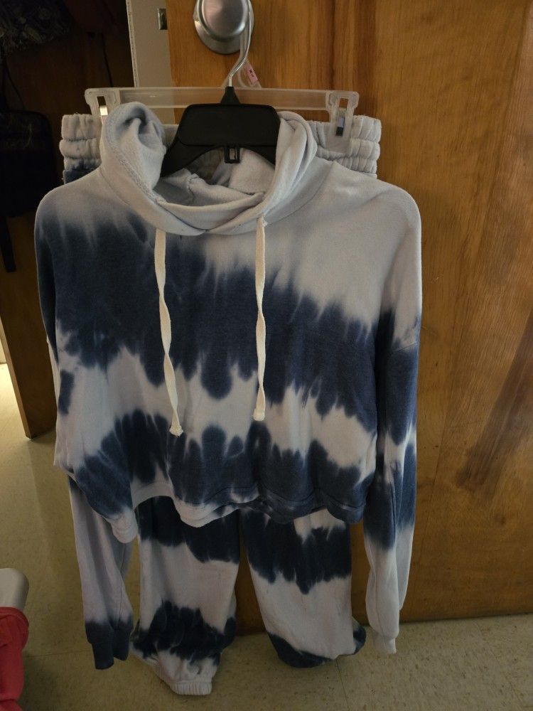 Medium Joggers Outfit