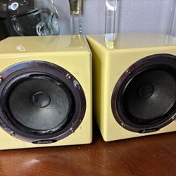 Avantone Pro MixCubes 5.25 inch Passive Reference Monitor Pair - Retro Cream