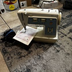 Vintage 1970 Singer Sewing Machine 