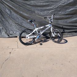 20 In Mongoose BMX Ko Freestyle Team Bike