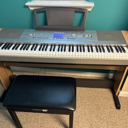 Yamaha Portable Grand DGX-640 Piano