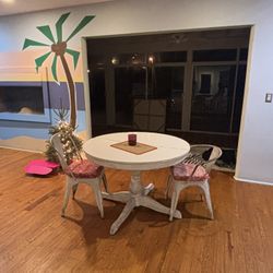 Rustic White table And Chairs