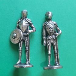 Pair of silver Plate toned Heraldry inspired Knights in Dollhouse Miniatures.