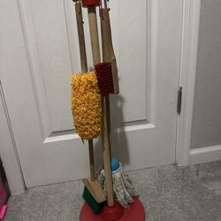 Melissa & Doug wooden cleaning set 