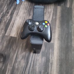 360 It Come With Game And Cord In Controller