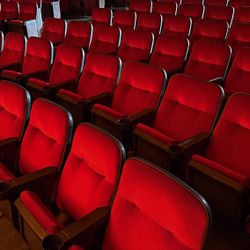Used THEATER SEATINGt church Performing Arts hall movie cinema seats chairs red