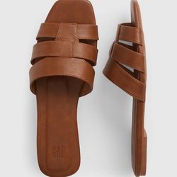 New Women’s Sandals Size 7