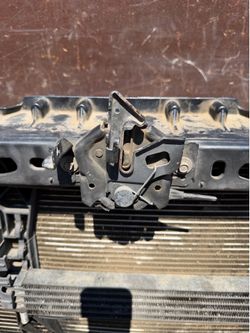 2009 2014 ford F150 radiator support/Radiator OEM