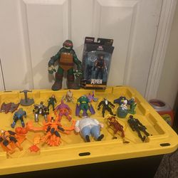 Dc And Marvel Figures 