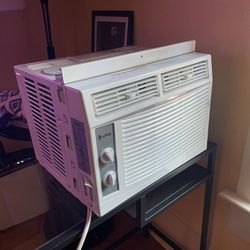 Like New AC Window Unit
