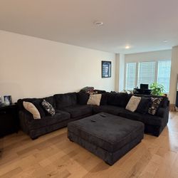 Large 3 Piece Sectional With Ottoman 