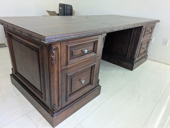 A beautiful drawer and desk walnut, blum hardware!