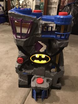 Fisher Price Imaginext Batman Batcave Playset DC Super Friends Lights Up
