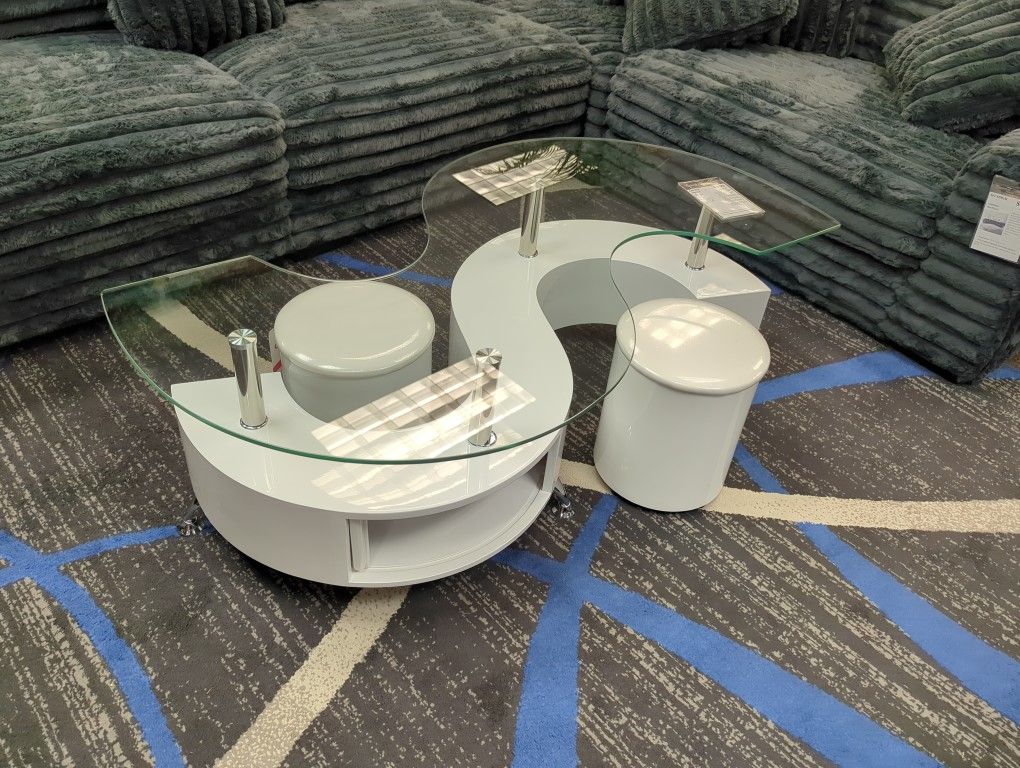 COFFEE TABLE W/2 STOOLS
