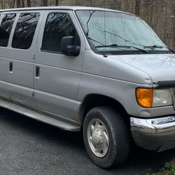 2005 Ford E-350