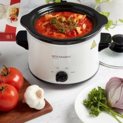 Denmark NIB Electric 1.5 Quart Slow Cooker. Pot 
