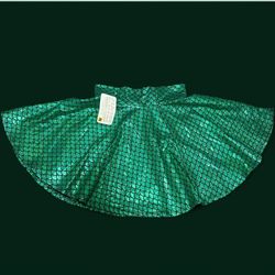 Green and black mermaid skirt #mermaidcore #festivalvibes #peridot #clothing #sparkle