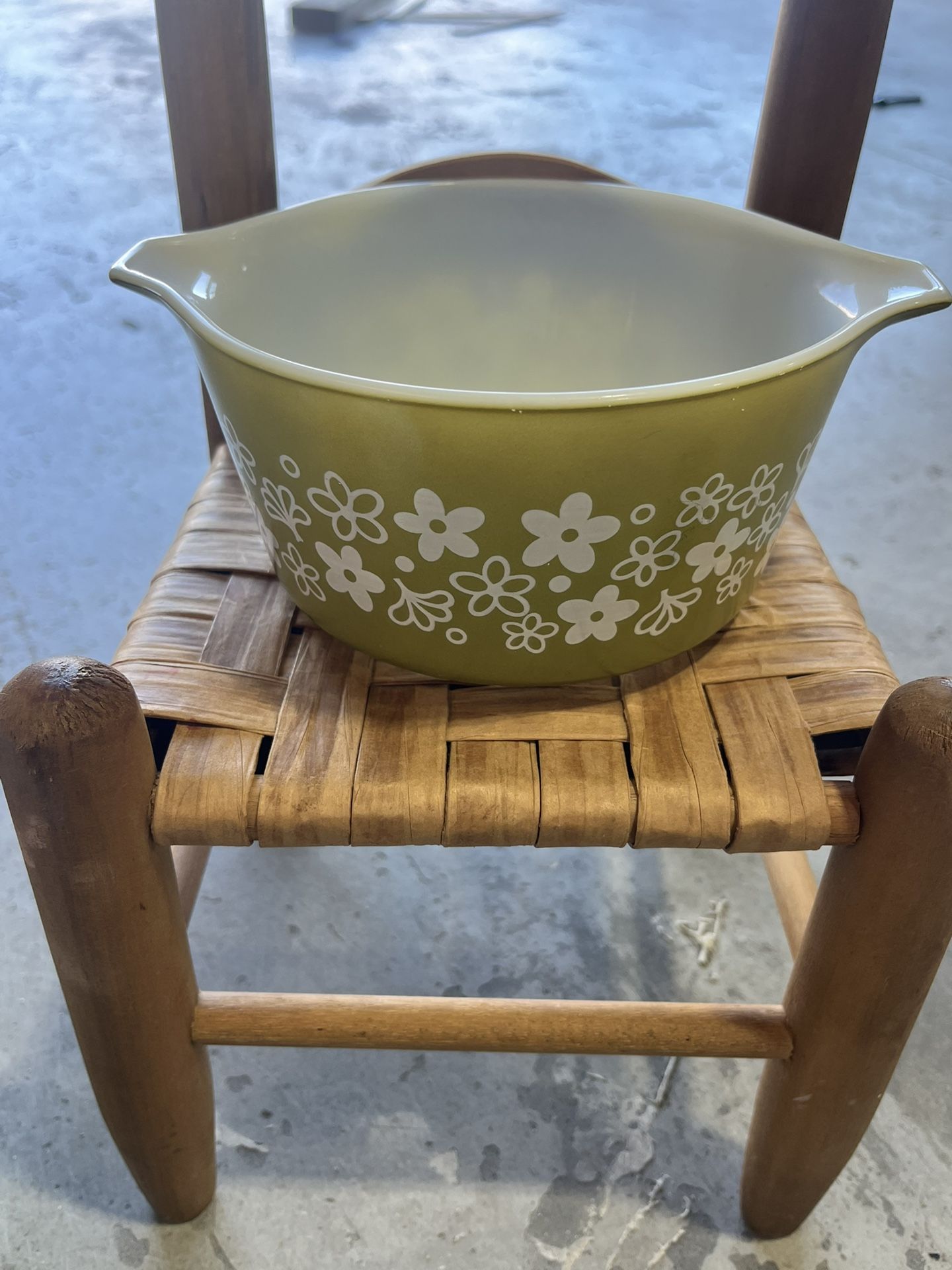 Pyrex Crazy Daisy Round Bowl