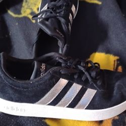 Black And White Pin Stripe Adidas's  Size 8