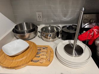 Mixed Kitchen Cookware and Accessories Bundle