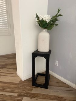 Accent table