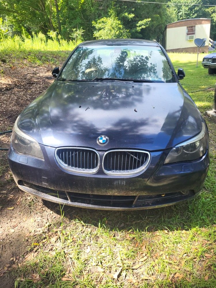 2004 BMW 525i