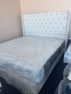 White Velvet Eking Bed Frame，$150